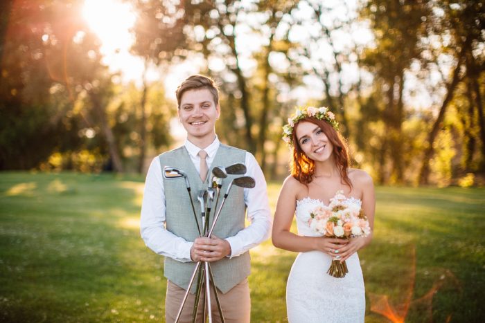 newly weds on golfcourse